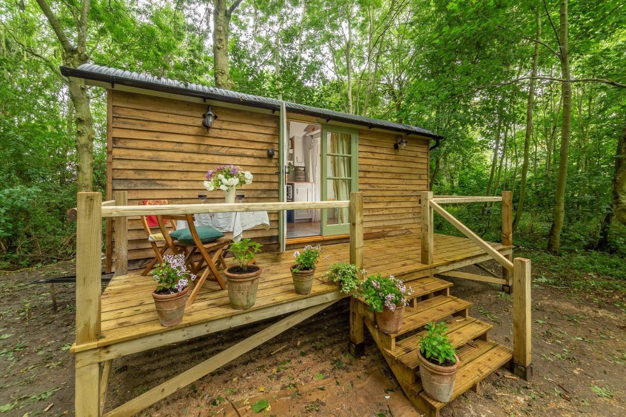 Вилла Woodland Retreat Shepherds Hut Brundish Экстерьер фото